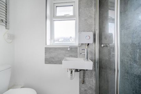 4 bedroom end of terrace house to rent - Photo 3