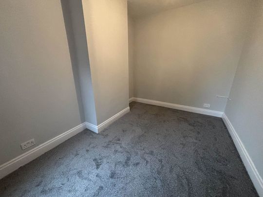 Price £1,000 pcm - Available Now - Unfurnished - Photo 1