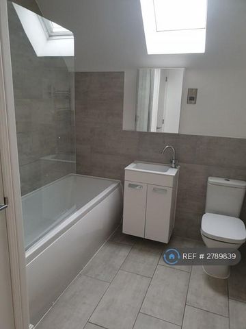 2 bedroom penthouse to rent - Photo 5