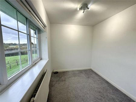 3 bedroom detached house to rent - Photo 2