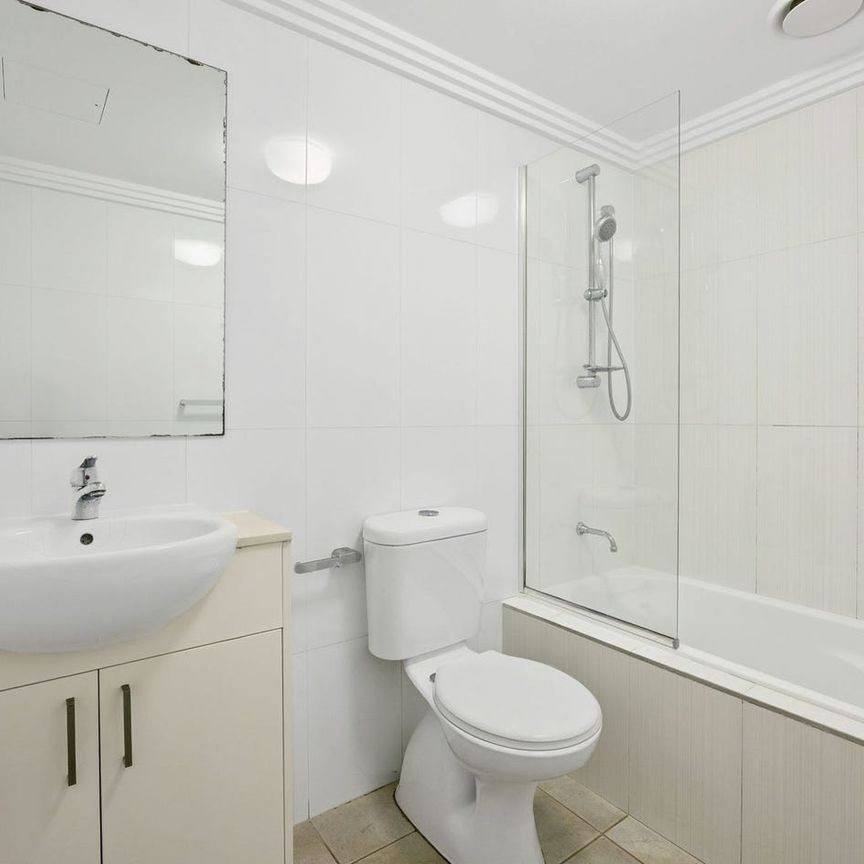 Comfort and convenience in the heart of Brookvale - Photo 1