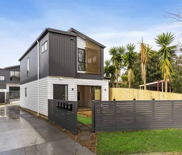 Modern Townhouse - Photo 3