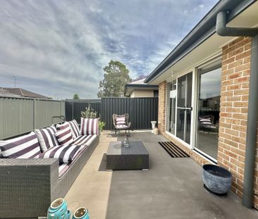 Modern and Low Maintenance living in Peaceful Elderslie - Photo 5