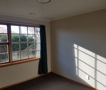 Sunny 3BR Home with garden! - Photo 3