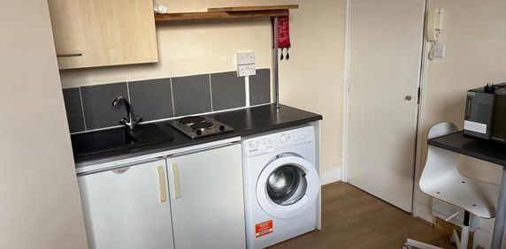 Studio to rent - Photo 2