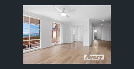 Comfortable Family Living with Lake Aspect and Dual Car Accommodation - Photo 2