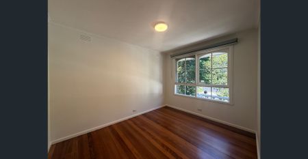 Renovated Two Bedroom Unit in Prime Glen Waverley Location - Photo 3