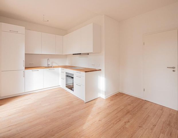 Terrassenwohnung im Hinterhaus, mit TOP-EBK und schickem Duschbad. - Foto 1