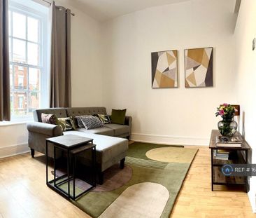 1 bedroom in a flat share to rent - Photo 3