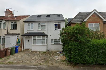 Hopton Road, Wealdstone HA3, London - Photo 3