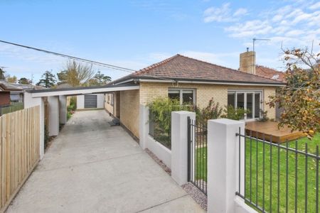 Luxurious Home in Enviable Lake Wendouree Locale - Photo 4