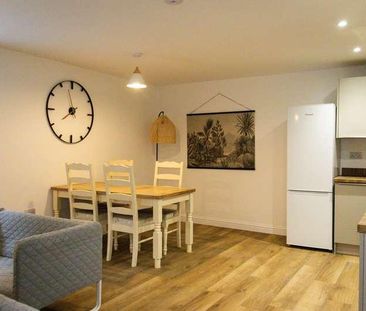 Bank Street // Luxury Bed Flat // Aug, LN2 - Photo 4
