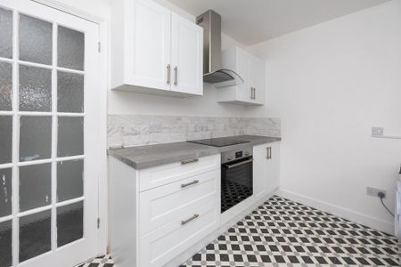 2 bedroom maisonette to rent - Photo 2