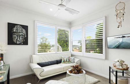 Charming & Spacious Family Home in the Heart of Lambton - Photo 3