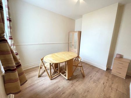 4 bedroom terraced house to rent - Photo 5