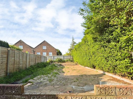 3 bedroom house to rent Old Shoreham Road, Hove, East Sussex, BN3 - Photo 1