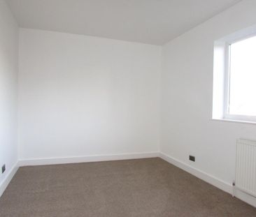 3 bedroom end of terrace house to rent - Photo 5