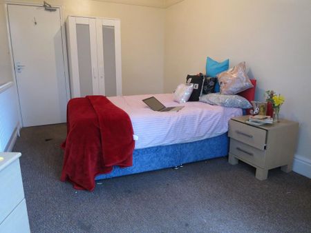 6 bedroom house to rent - Photo 2