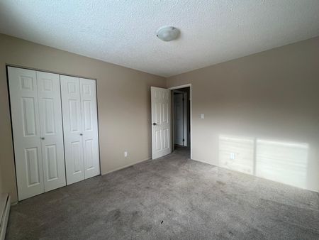 Pet Friendly 2 Bedroom 1 Bathroom Apartment - Photo 2