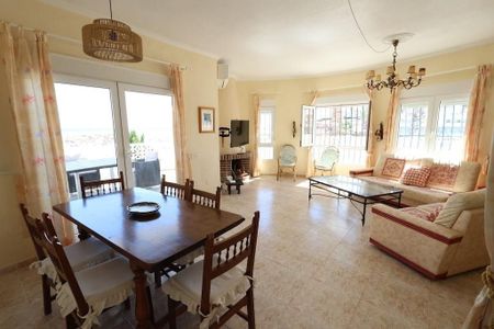 Luxury 5 room Detached House for rent in Cabo Roig, Valencia - Photo 3