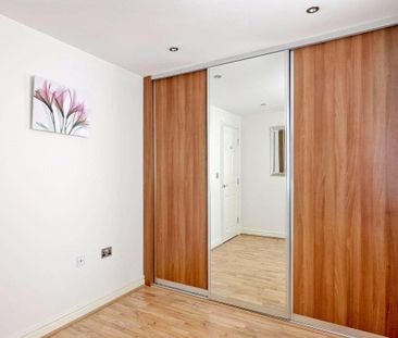 3 bedroom flat to rent - Photo 3
