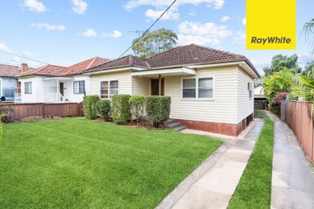 SPACIOUS FAMILY HOME IN A PRIME LIDCOMBE LOCATION - Photo 4