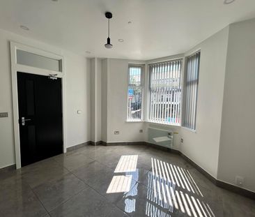 £1,075 PCM, Refurbished Two Bedroom, Two Bathroom Maisonette with G... - Photo 1