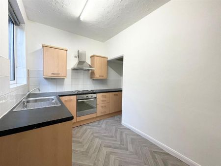 2 bedroom terraced house to rent - Photo 4