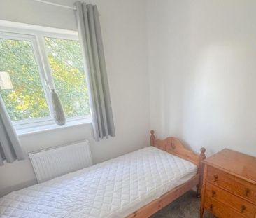 3 bedroom end of terrace house to rent - Photo 2