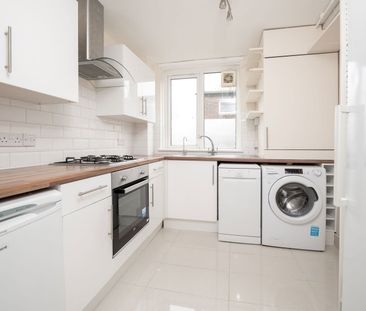 Dowdeswell Close, London, SW15 - Photo 2