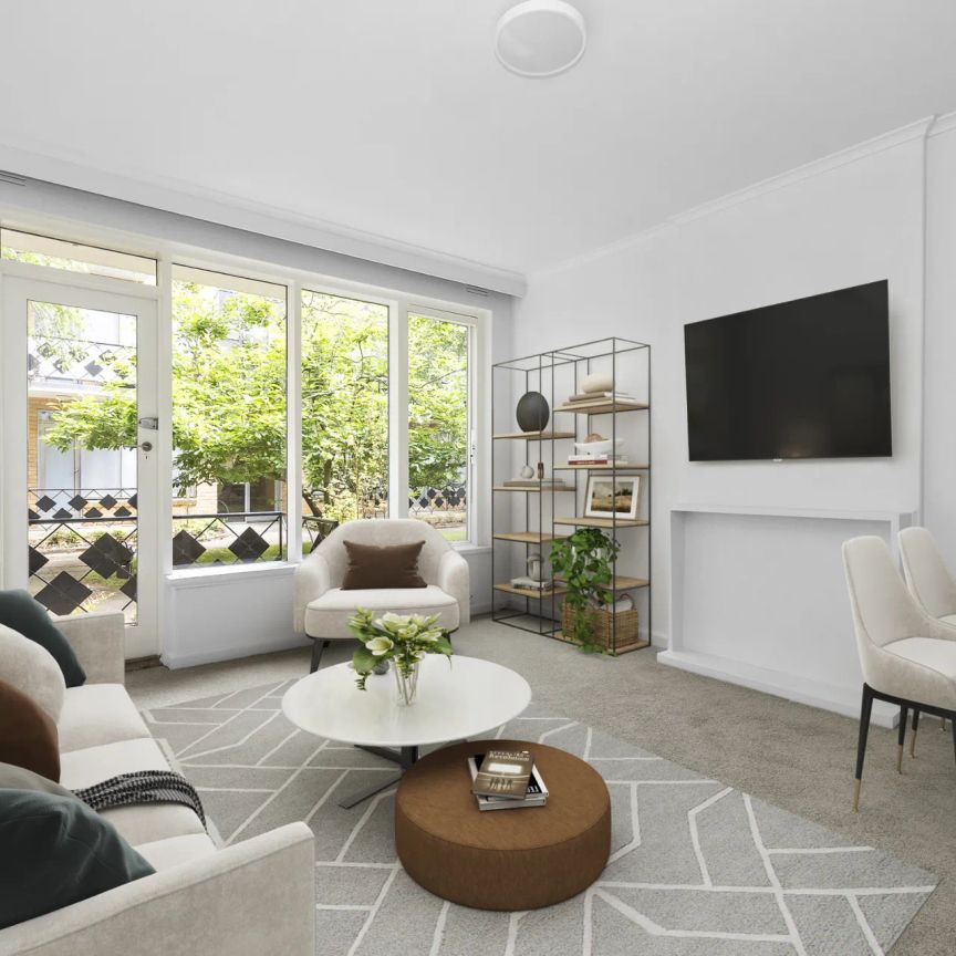 Sunlit and Spacious Ground-Floor Gem in a Leafy Elwood Locale - Photo 1