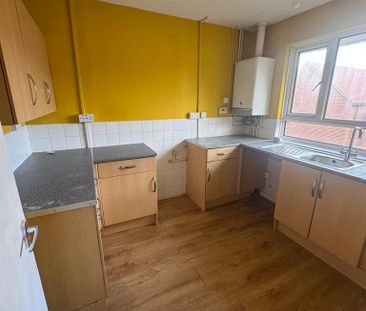 3 bedroom flat to rent - Photo 4