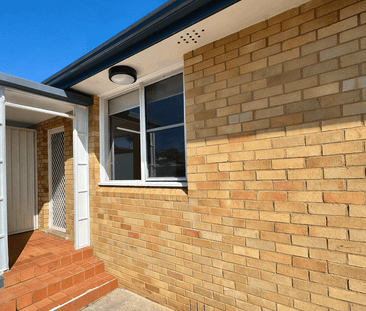 Freshly Painted Immaculate 2 Bedroom Villa - Photo 5