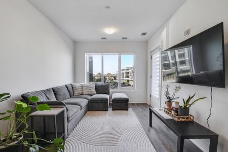 For Lease - 3265 Carding Mill Trail Unit# 218, Oakville, Ontario - Photo 4