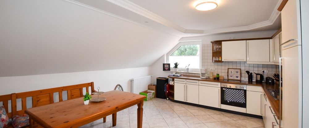 Wohnen auf dem Lande Top-gepflegte Dachgeschosswohnung mit Einbauküche in Neuvrees - Foto 1