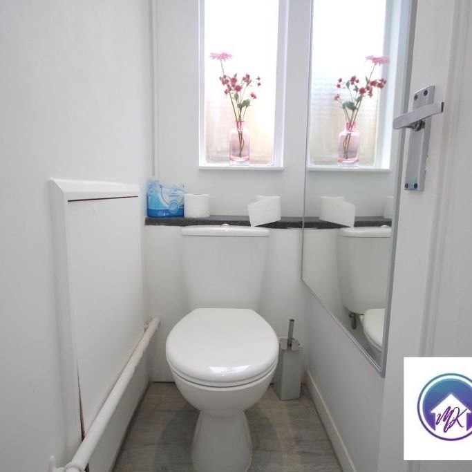 1 Bedroom Room in Flat Share To Rent - Photo 1