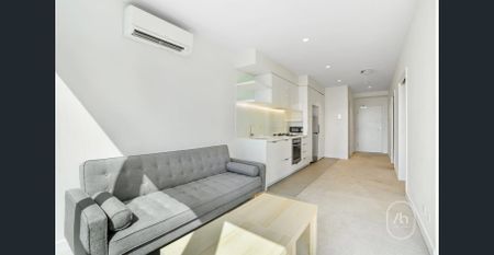 Furnished Two-Bedroom Apartment in Prestigious Eporo Tower - Photo 3