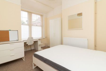 4 bedroom terraced house to rent - Photo 4