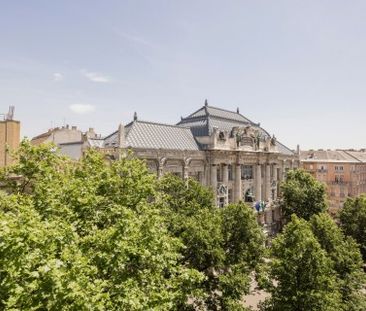 Liszt Ferenc tér - Photo 3