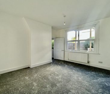 3 bed Flat Satanita Road, SS0 - Photo 5