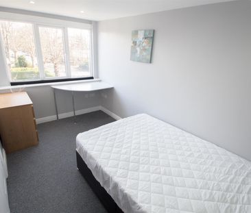 Kirkstall Lane, Headingley, LS6 3EJ, Leeds - Photo 2