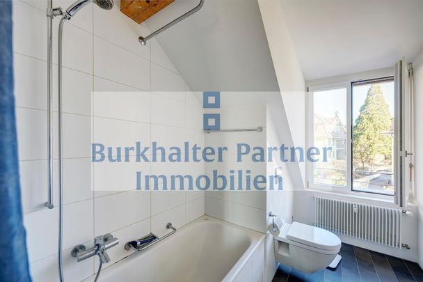 Wunderschöne Dachwohnung mit Galerie in der vorderen Länggasse! - Photo 1