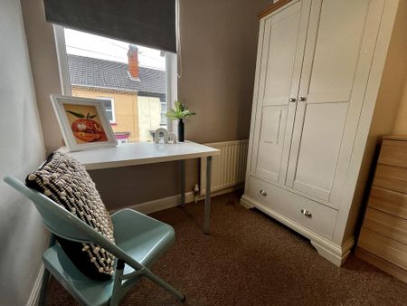 3 bedroom terraced house to rent - Photo 4