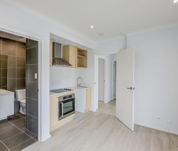 Spacious Modern Home with Dual Living - Photo 5