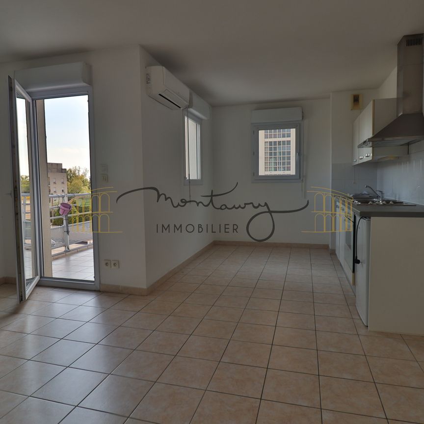 NIMES P2 AVEC TERRASSE GARAGE ET CLIMATISATION SECTEUR GARE - Photo 1