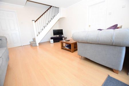 3 bedroom semi-detached house to rent - Photo 2