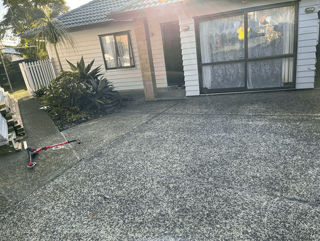 Sunny and spacers 2 bedroom T/house - Photo 2