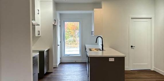 Grand appartement 5½ NEUF à louer à Drummondville - Libre immédiatement - Photo 2