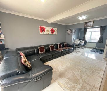 4 bed semi-detached house to rent in Barnhurst Path, Watford, WD19 - Photo 5