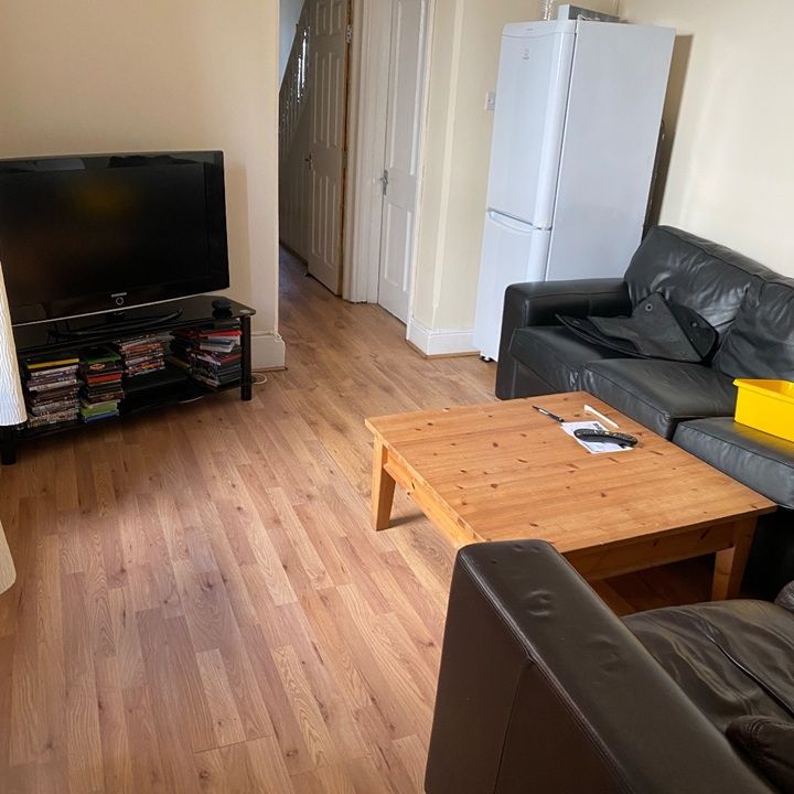 Room in a Shared House, College Road, RG6 - Photo 1